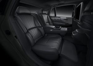 Lexus LS500h AWD 2020 года  (WW)